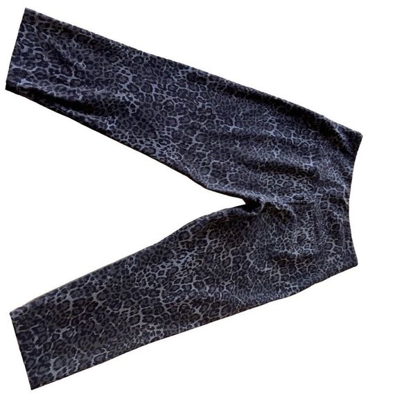 Casablanca leopard cropped leggings, size small - Picture 7 of 10